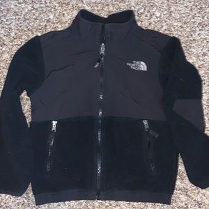 Kids Denali jacket vguc.  Non smoking and pet free home.